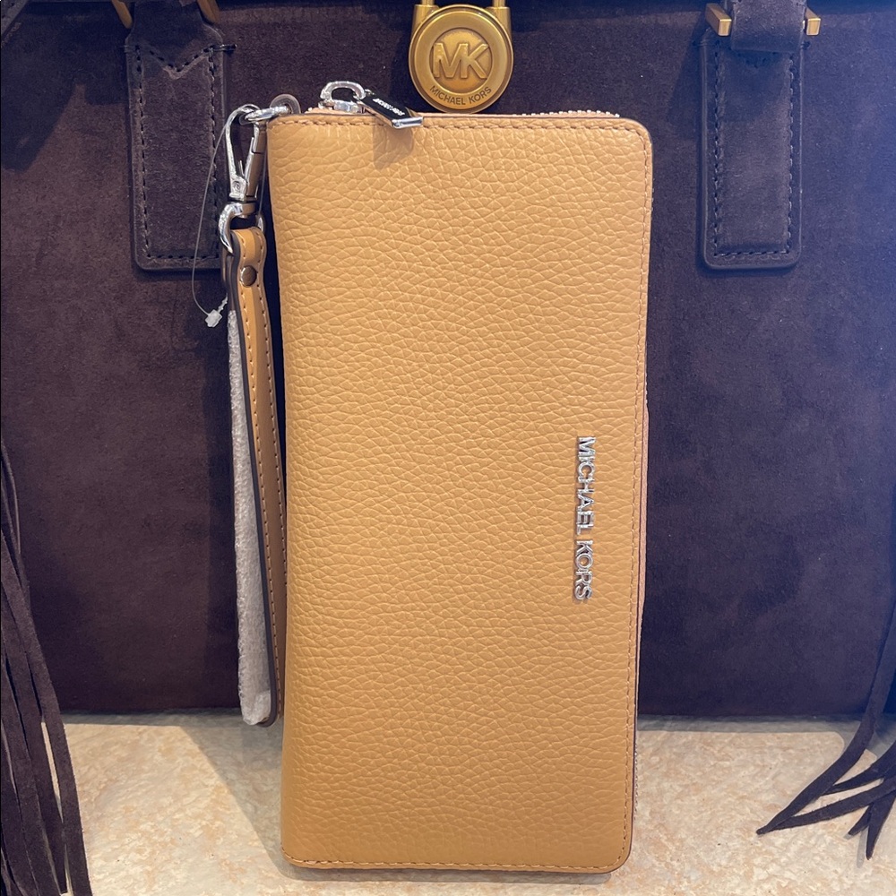 MICHAEL KORS Lg Pebbled Leather Continental Wallet Wristlet Phone Holder 
Peanut - Picture 12 of 16